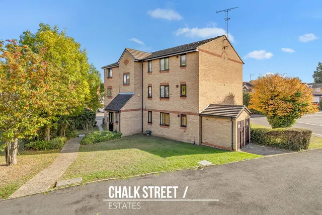 Latimer Drive, Hornchurch, RM12, photo 1