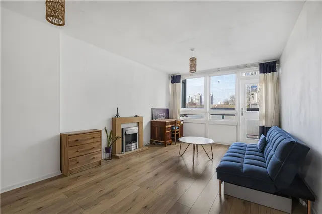 2 bedroom flat, Wollaston Close, London, SE1