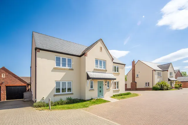 5 bedroom house, Keele Close, Upper Heyford