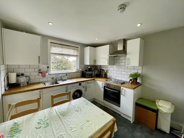 Photo 3 — Clarendon Road, CR0