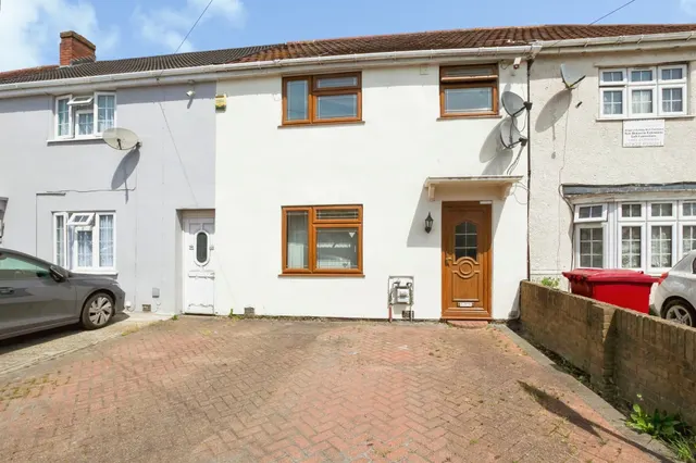 Mirador Crescent, SLOUGH, photo 1