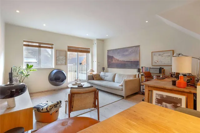Victoria Park Road, London, E9 7JN, photo 1