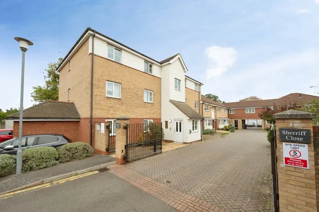Sherriff Close, Esher, KT10, photo 1