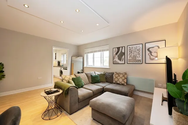 Sherriff Close, Esher, KT10, photo 2