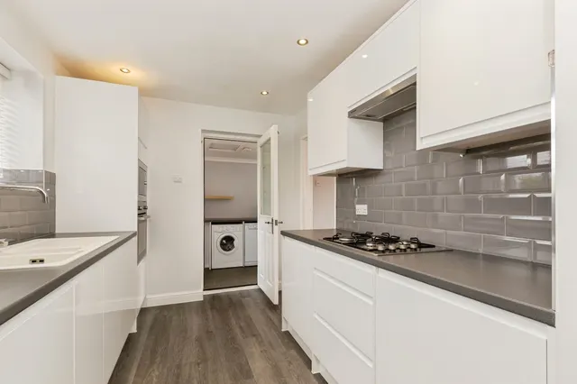 Photo 3 — Grenville Close, Burnham, Slough