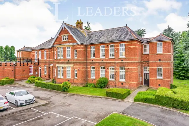 Oak Tree Way, Horsham, RH13, photo 1