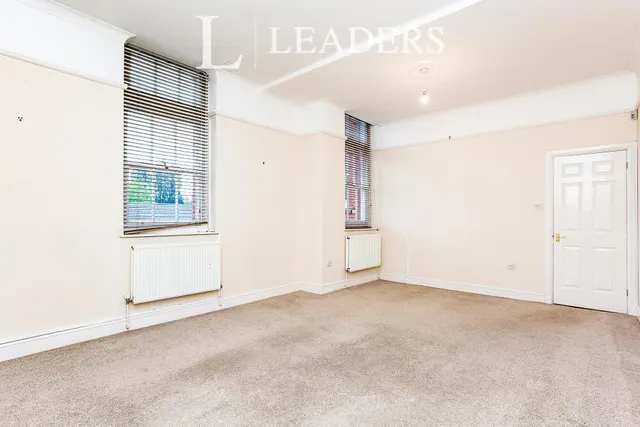 Oak Tree Way, Horsham, RH13, photo 3