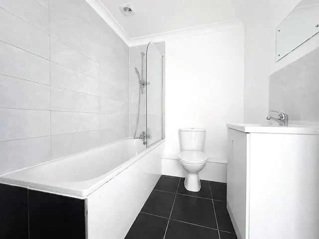 Muirkirk Road, London, SE6, photo 3