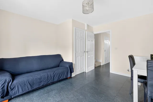 Photo 2 — Chatham Road, Meon Vale, CV37