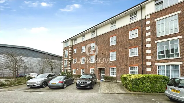 2 bedroom flat — Cornwallis Road, London, SE18