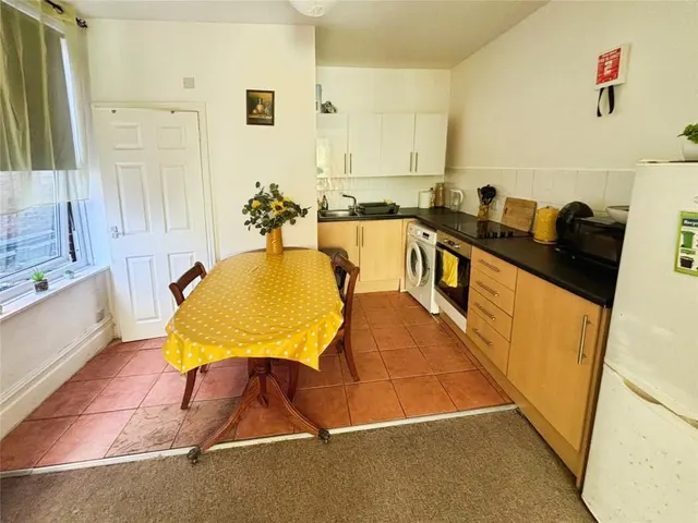 Powerscourt Road, Portsmouth, PO2, photo 3