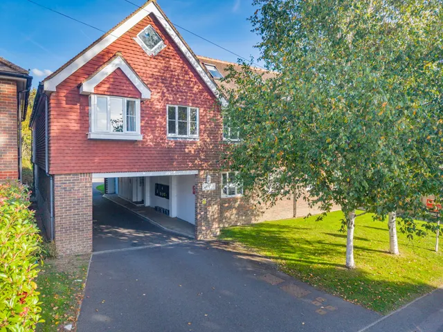 Whitehill Road, Crowborough, TN6, photo 1