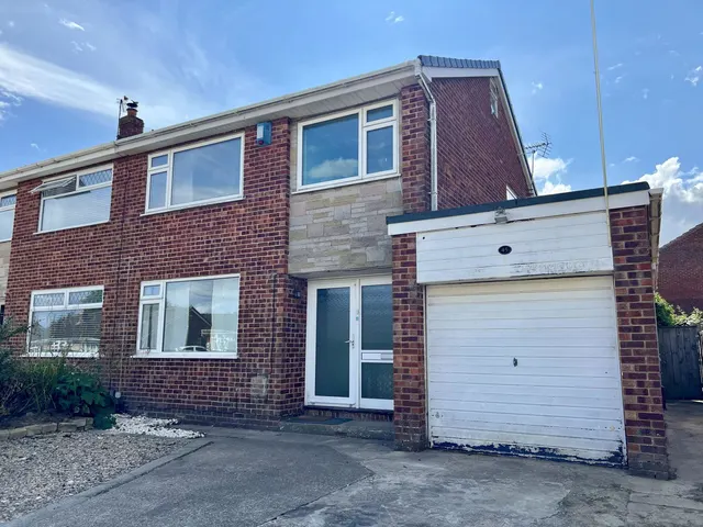 3 bedroom house — 45 Knapton Avenue, Wolviston Court