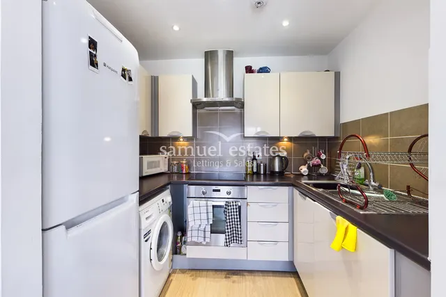 Photo 3 — 3 High Street, Colliers Wood, London, SW19 2BF