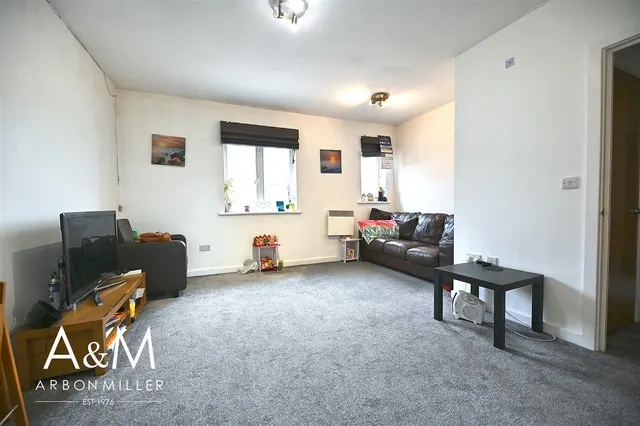 2 bedroom property, Buntingbridge Road, Ilford, IG2