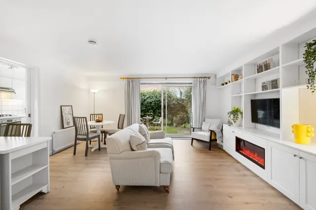 Paveley Drive, London, SW11, photo 2