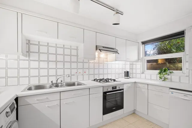 Paveley Drive, London, SW11, photo 3