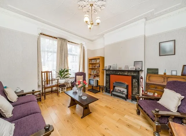 Photo 2 — Prospero Road, Whitehall Park, N19
