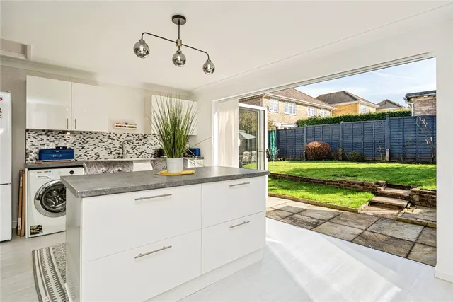 Downsview Drive, Midhurst, GU29, photo 3