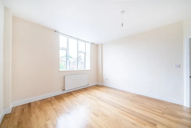 Alexandra Park Road, London, N10, photo 3