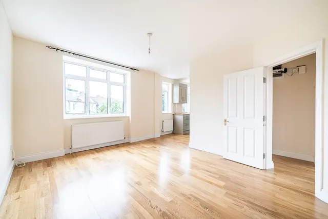 Alexandra Park Road, London, N10, photo 1