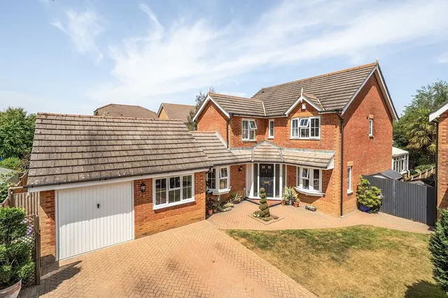 Heron Forstal Avenue, Hawkinge, CT18, photo 1