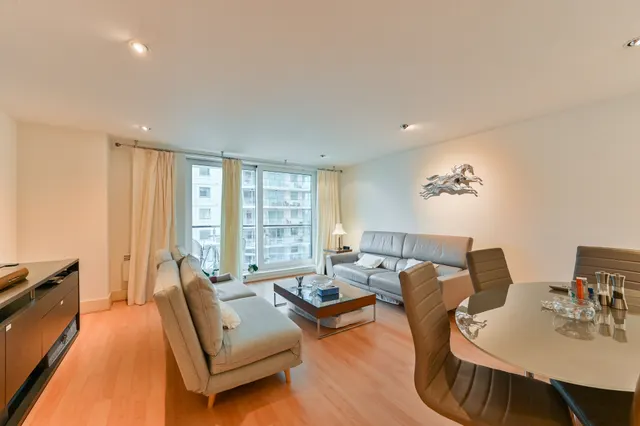 London, SW8, photo 1