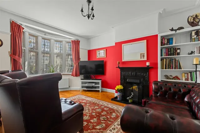 Catherine Gardens, Hounslow, TW3, photo 3