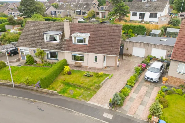 Photo 2 — Thimblehall Drive, Dunfermline, KY12 7RH