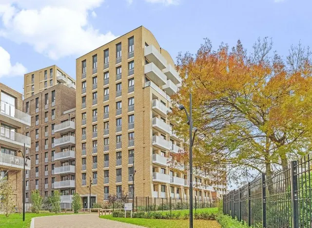 Lakeside Drive, Acton, NW10, photo 1