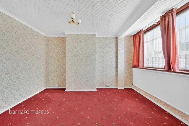 Harvest Road, Feltham, TW13, photo 3