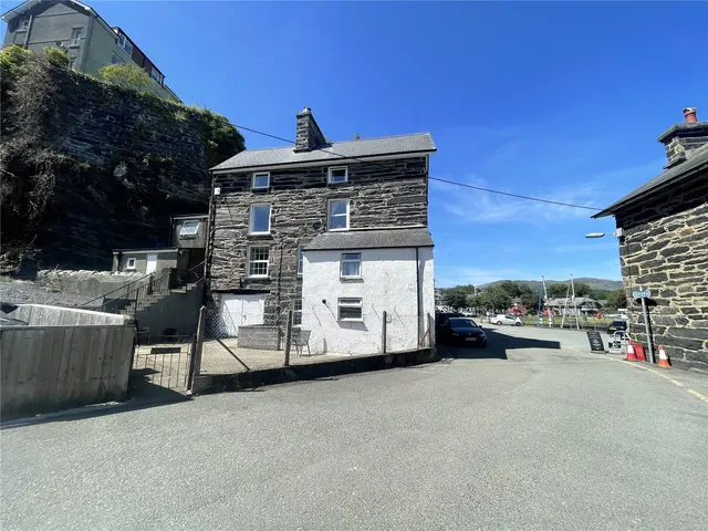 Corn Hill, Porthmadog, LL49, photo 1