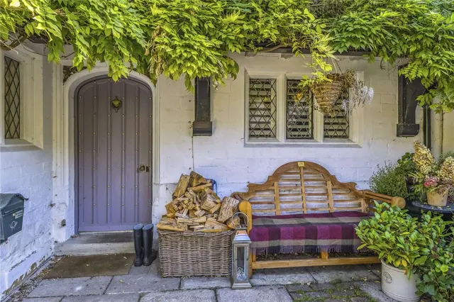 Photo 2 — Ferry Lane, Medmenham, Marlow, Buckinghamshire, SL7 2EZ