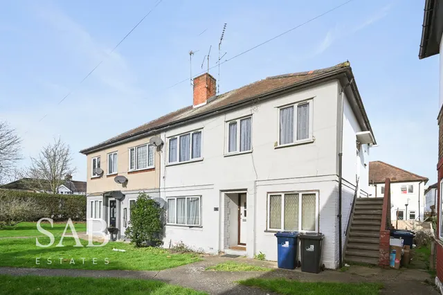 Greenway Gardens, Greenford, UB6, photo 1
