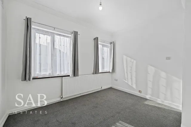 Greenway Gardens, Greenford, UB6, photo 2