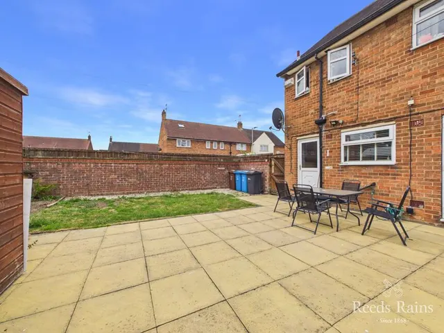 Photo 3 — Gainford Grove, Hull, East Yorkshire, HU9