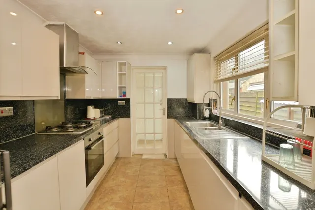 Church Road, Willesborough, TN24, photo 2