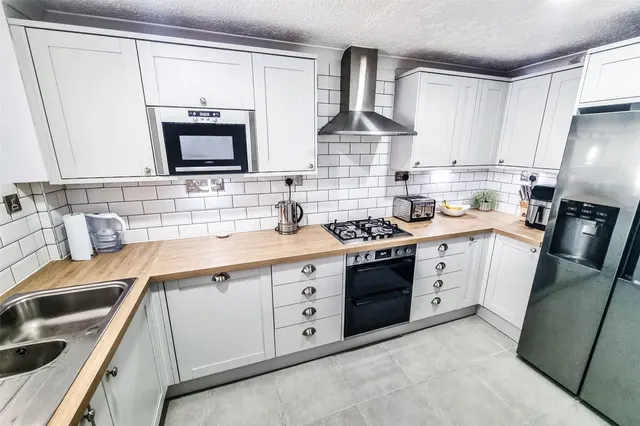Photo 3 — Kennet Close, Ash, Guildford, Surrey, GU12 6NN