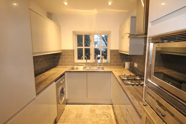 Quarry Dene, Weetwood, LS16, photo 3