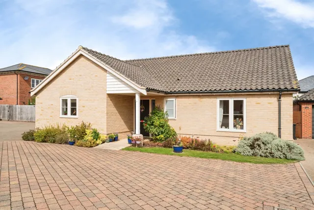 Magpie Close, Holt, photo 1
