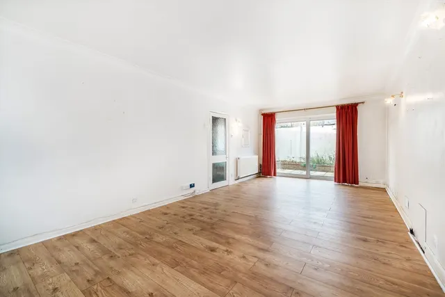 Rutland Road, TW2, photo 2
