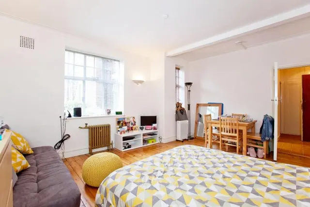 flat — Gilling Court , Belsize Grove, NW3 4UY