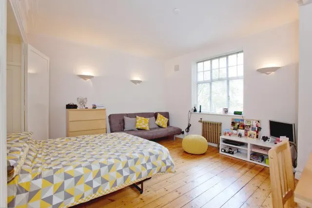 Photo 2 — Gilling Court , Belsize Grove, NW3 4UY