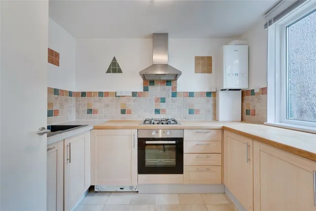 Rockingham Close, London, SW15, photo 3