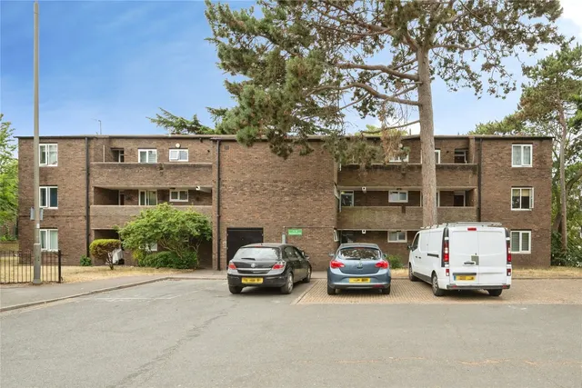 Rockingham Close, London, SW15, photo 2