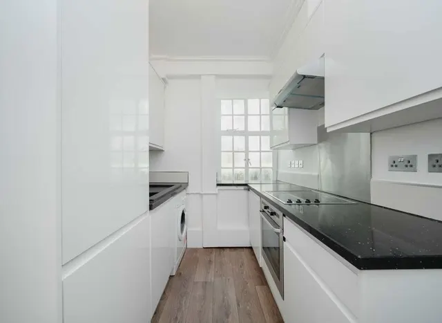 Finchley Road, NW3, photo 3