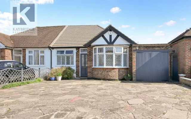 St. Clair Drive, Worcester Park, KT4, photo 1