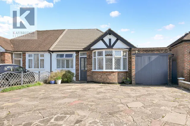 St. Clair Drive, Worcester Park, KT4, photo 1