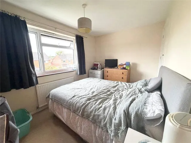Owlscastle Close, Horsham, RH12, photo 3