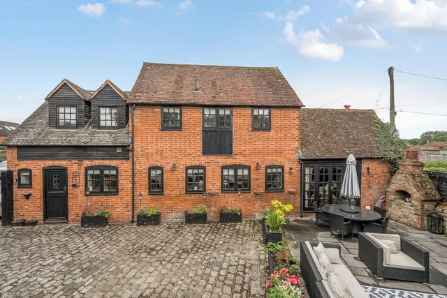 Beautifully Presented Detached Home, Offham, photo 1